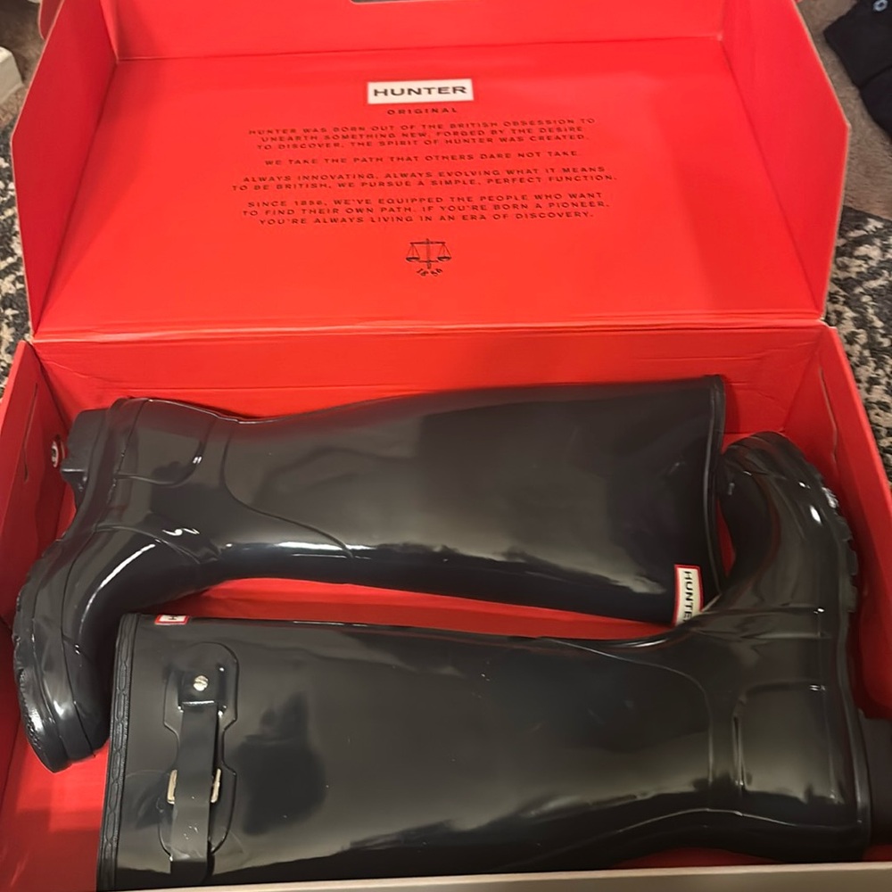 Hunter rain  boots never worn navy blue